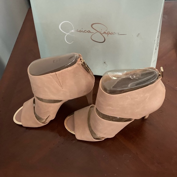 Women’s Jessica Simpson shoes. - Picture 3 of 4